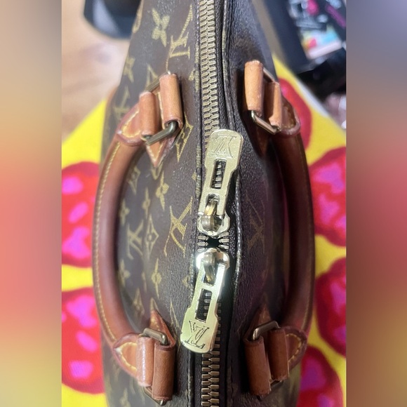 Louis Vuitton Alma in Beautiful Condition! - Picture 12 of 15